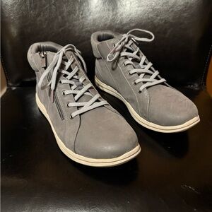 Clarks Women's Breeze Glide Ankle Boot, Dark Grey, size 11